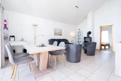 Ein Sitzbereich in der Unterkunft Strandpark Sierksdorf H060