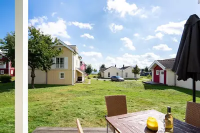 Ein Garten an der Unterkunft Strandpark Sierksdorf H060