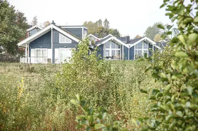 Ein Garten an der Unterkunft Strandpark Sierksdorf H081