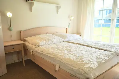 Ein Bett oder Betten in einem Zimmer der Unterkunft Strandpark Sierksdorf H100