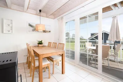 Ein Balkon oder eine Terrasse in der Unterkunft Strandpark Sierksdorf H094