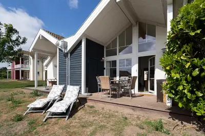 Das Gebäude in dem sich das Ferienhaus befindet