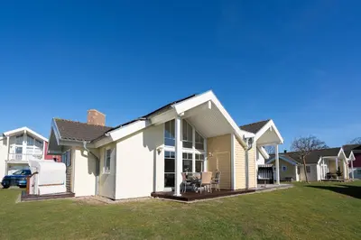 Das Gebäude in dem sich das Ferienhaus befindet