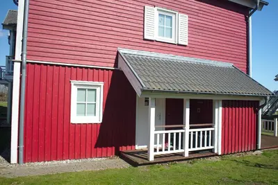 Das Gebäude in dem sich das Ferienhaus befindet