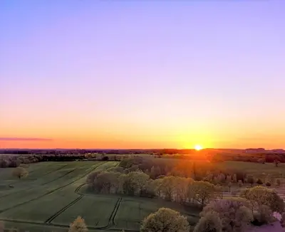 Blick auf den Sonnenuntergang/Sonnenaufgang von der Ferienwohnung aus oder aus der Nähe