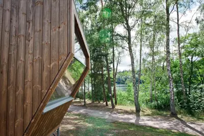 Ein Garten an der Unterkunft Sleep Space 3 - Salemer See