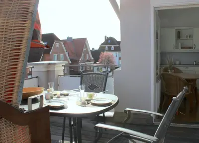 Ein Balkon oder eine Terrasse in der Unterkunft Ferienwohnungen im Kapitänshaus OSTSEEROSE