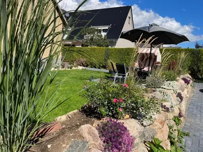 Ein Garten an der Unterkunft Strandwinkel