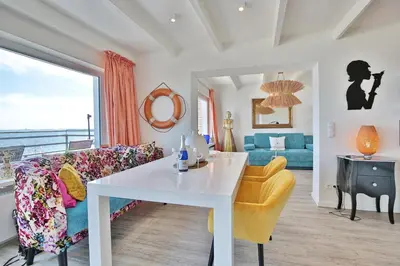 Ein Sitzbereich in der Unterkunft Strandallee 10 Penthouse Seaview