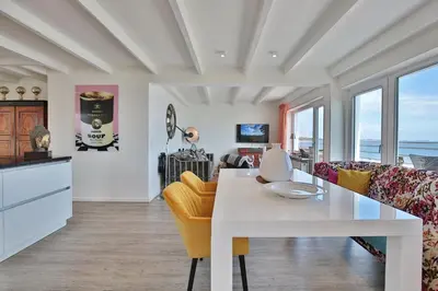 Ein Sitzbereich in der Unterkunft Strandallee 10 Penthouse Seaview