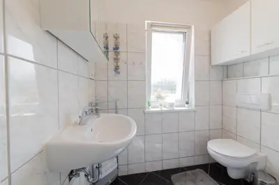 Ein Badezimmer in der Unterkunft Ferienwohnung 3 Haus Meeresrauschen - Bungalow