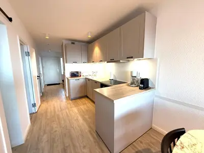 Küche/Küchenzeile in der Unterkunft Moderne 3-Zi-Wohnung mit Meerblick direkt am Strand