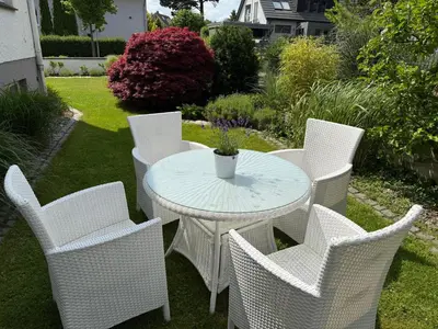Ein Garten an der Unterkunft Ostseewellen