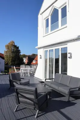 Ein Balkon oder eine Terrasse in der Unterkunft Große Penthouse Ferienwohnung mit Meerblick, Sonnenterrasse & Luxusbad von 