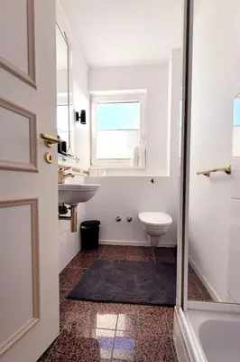Ein Badezimmer in der Unterkunft Große Penthouse Ferienwohnung mit Meerblick, Sonnenterrasse & Luxusbad von 