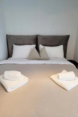 Ein Bett oder Betten in einem Zimmer der Unterkunft Große Penthouse Ferienwohnung mit Meerblick, Sonnenterrasse & Luxusbad von 