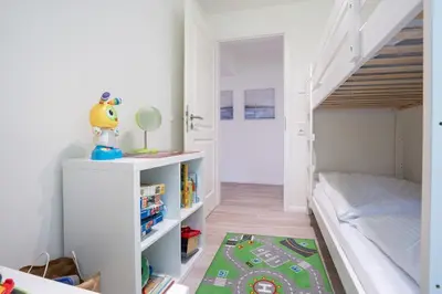 Ein Bett oder Betten in einem Zimmer der Unterkunft Pier 67 Familienkoje Marina Neustadt