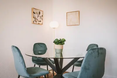 Ein Sitzbereich in der Unterkunft Sadebo Modern City Lübeck - Balkon oder Terrasse