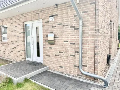 Das Gebäude in dem sich das Ferienhaus befindet
