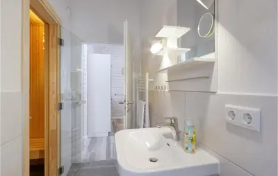 Ein Badezimmer in der Unterkunft Lovely Home In Krems Iiwarderbrück