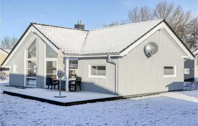 Beautiful Home In Krems Iiwarderbrück im Winter
