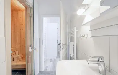 Ein Badezimmer in der Unterkunft Beautiful Home In Krems Iiwarderbrück