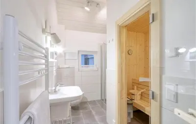Ein Badezimmer in der Unterkunft Amazing Home In Krems Iiwarderbrück