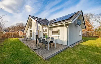 Das Gebäude in dem sich das Ferienhaus befindet