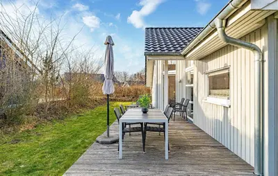 Das Gebäude in dem sich das Ferienhaus befindet