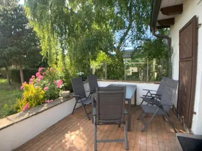Ein Garten an der Unterkunft Top Lage! Charmantes Landhaus 5 Geh-Min v. Strand