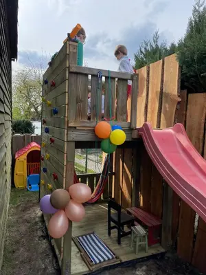Ein Kinderspielbereich in der Unterkunft Ferienhaus Storchennest