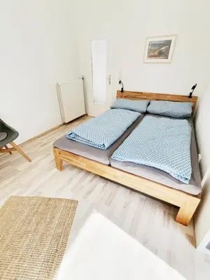 Ein Bett oder Betten in einem Zimmer der Unterkunft Ferienwohnung Gartenblick - Idylle am Travetal
