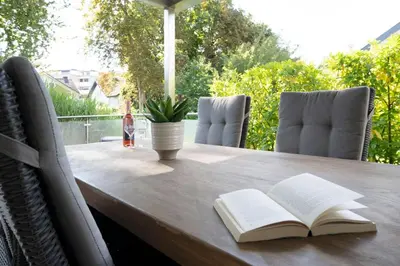 Ein Garten an der Unterkunft Gorch-Fock-Ring 19 Meerzeit I