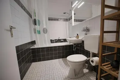 Ein Badezimmer in der Unterkunft HejU - Luxury Aussicht - Kingsize Bed - Kitchen - Bathtub
