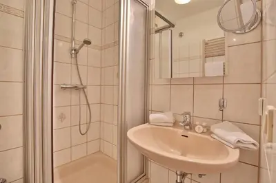 Ein Badezimmer in der Unterkunft Haus Strandallee 24 Haus Strandallee 24 - Appartement Seemanns Meeresblick