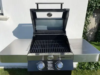 Ein für Gäste verfügbarer Grill in der Ferienwohnung