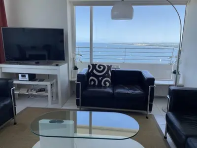 TV/Unterhaltungsangebot in der Unterkunft Maritim Wind und Meer 3-Zimmer-Ecksuite Maritim Travemünde
