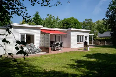 Das Gebäude in dem sich das Ferienhaus befindet