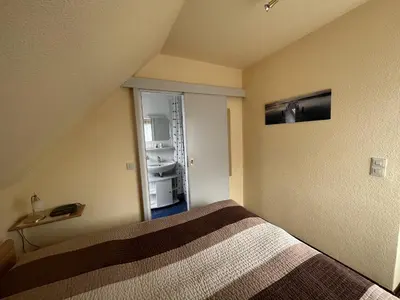 Ein Bett oder Betten in einem Zimmer der Unterkunft STOE 14a Gästehaus Iden, App 3