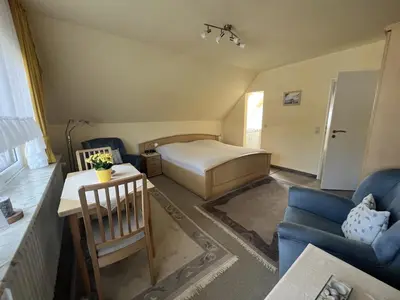 Ein Bett oder Betten in einem Zimmer der Unterkunft STOE 14b Gästehaus Iden, App 2