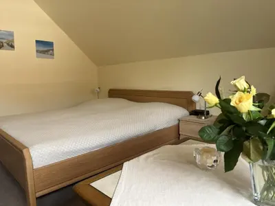 Ein Bett oder Betten in einem Zimmer der Unterkunft STOE14c Gästehaus Iden, App 1