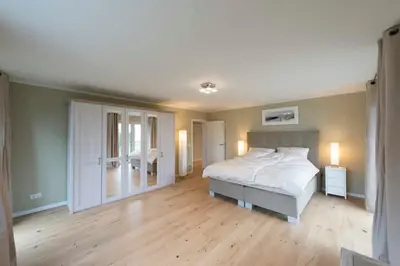 Ein Bett oder Betten in einem Zimmer der Unterkunft STR92 Gartenresidenz Strandstraße