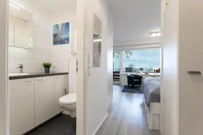 Ein Badezimmer in der Unterkunft Hang 15 Seeblick 8
