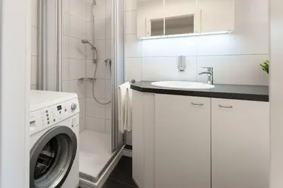 Ein Badezimmer in der Unterkunft Hang 15 Seeblick 8