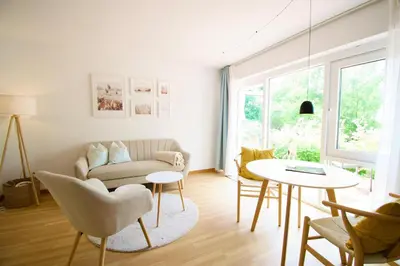 Ein Sitzbereich in der Unterkunft Haus Falkenweg 5 Kleine Ruhe Oase
