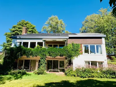 Ein Garten an der Unterkunft Haus Falkenweg 5 Kleine Ruhe Oase