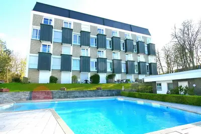 Der Swimmingpool an oder in der Nähe von Haus Miramar TREF Appartement 64