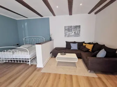 Ein Bett oder Betten in einem Zimmer der Unterkunft Ferienhaus Urban Fewo Alte Backstube 2-4 Personen WLAN gegenüber vom Strand
