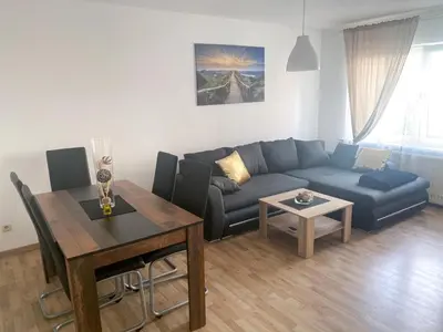 Ein Sitzbereich in der Unterkunft Zentrale 2-Zimmer Wohnung in Altstadt & Bahnhofsnähe ( überdachte Gartenterasse )