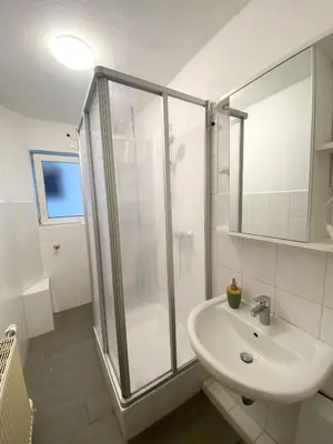 Ein Badezimmer in der Unterkunft Zentrale 2-Zimmer Wohnung in Altstadt & Bahnhofsnähe ( überdachte Gartenterasse )